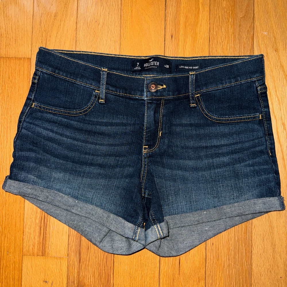 Women’s Hollister Low-Rise Midi Dark Wash Shorts Size 7 w28